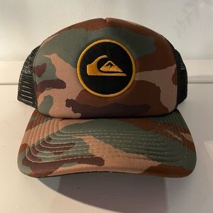 QUIKSILVER camo mesh back hat! ♻️🪩